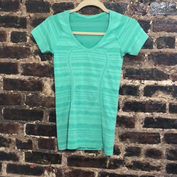 lululemon athletica Tops - LULULEMON Swiftly V Neck T